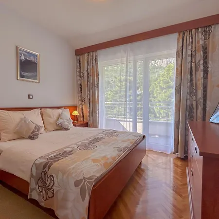 Dorijini Dvori Bed and Breakfast 4*