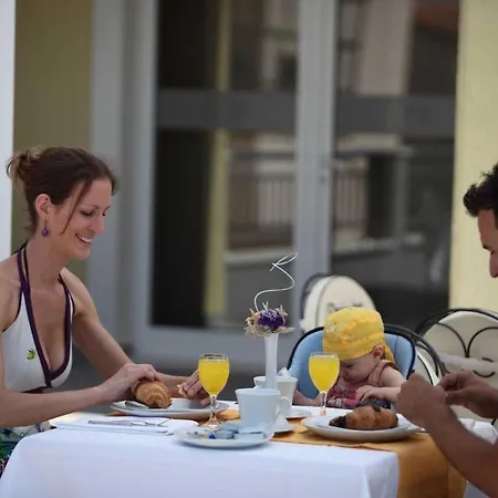 Bed and Breakfast Dorijini Dvori 4*