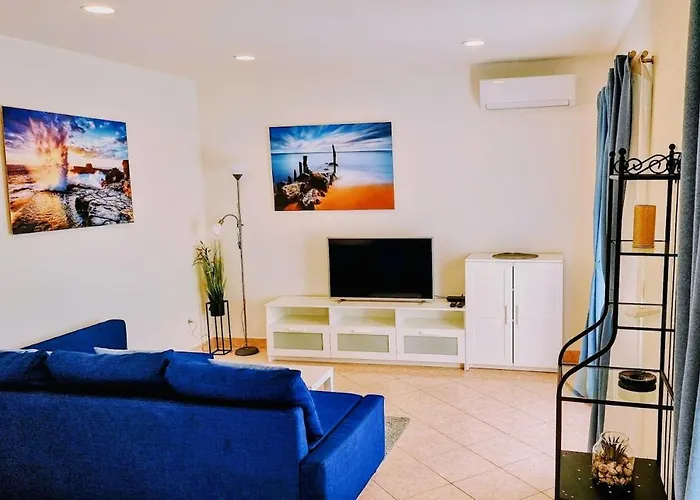 Dorijini Dvori B&B 바스카보다