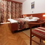 Bed & Breakfast Dorijini Dvori 4*