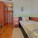 فندق مبيت وإفطار Dorijini Dvori
