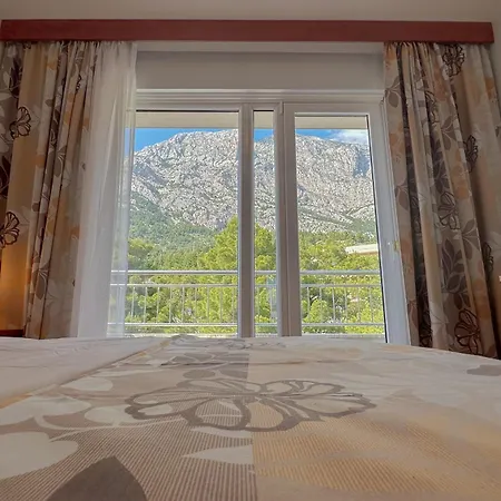 Dorijini Dvori 4*