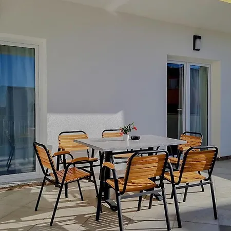 Dorijini Dvori לינה וארוחת בוקר 4*