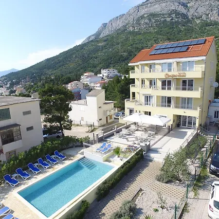 Dorijini Dvori Bed & Breakfast 4*